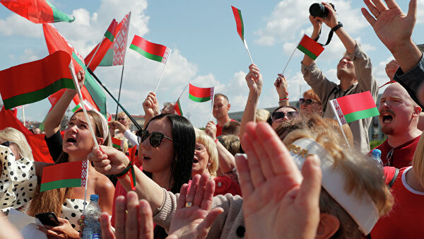 Представители властей приехали на митинг сторонников Лукашенко в Минске