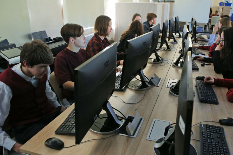 Минпросвещения: 100 процентов российских школ подключены к интернету