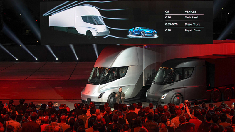 Tesla приступила к сборке грузовиков Semi