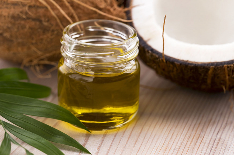 Диетолог Зеленцова посоветовала для похудения кокосовое масло