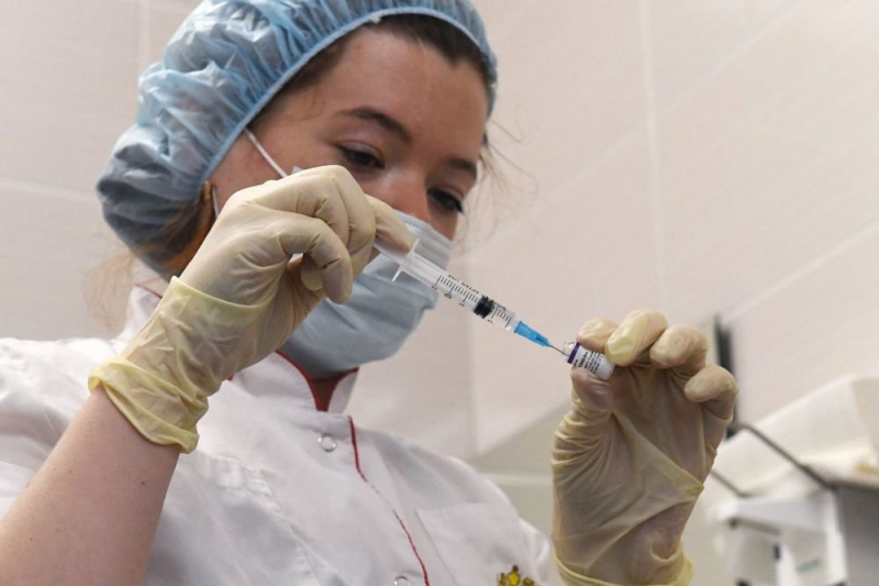 Гинцбург: Центр Гамалеи готов исследовать новые платформы для вакцин от COVID