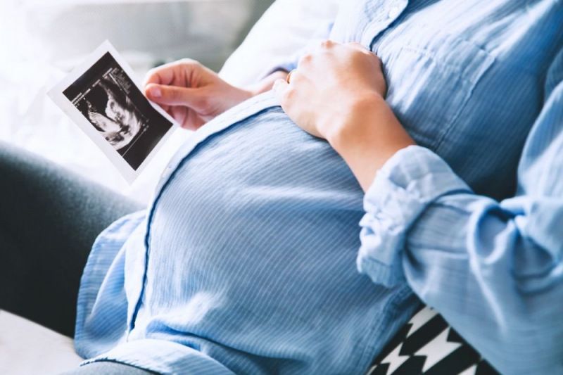 Минтруд: Претендовать на пособие женщины могут уже после 6 недель беременности