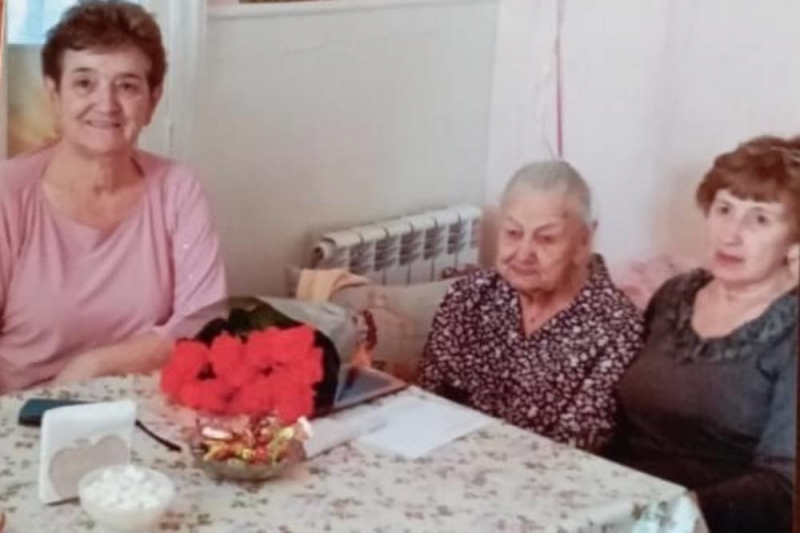 На Кубани медики ради спасения бабушки пробирались по льду и сугробам