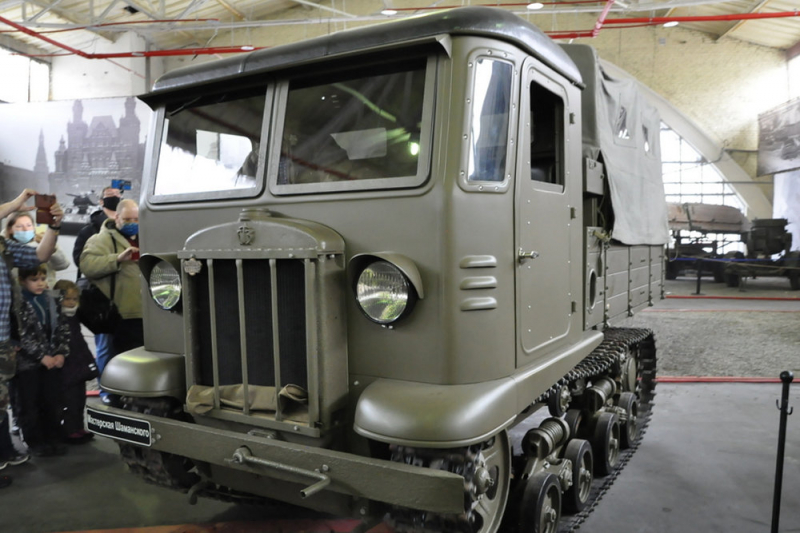 В Москве на выставке "Моторы войны" показали уникальный тягач