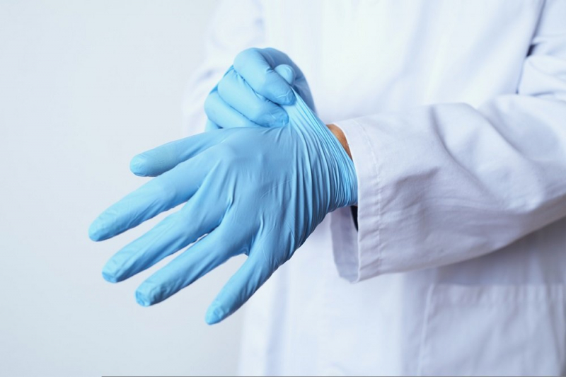 ВОЗ разъяснила правила использования перчаток во время пандемии COVID-19