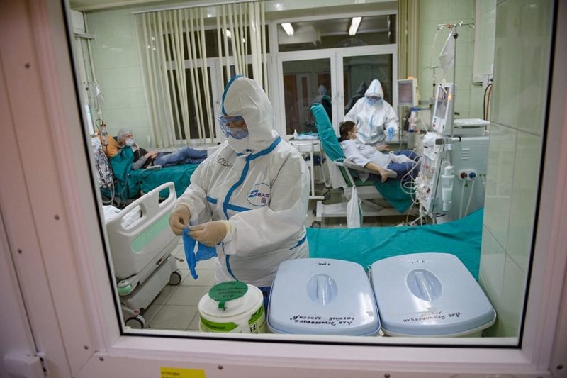 За сутки в России госпитализировали 18 597 человек с COVID-19
