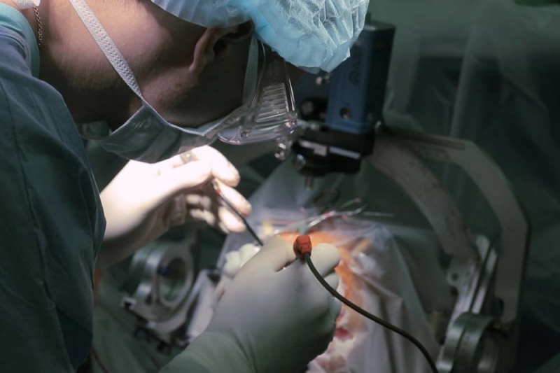 Новосибирские нейрохирурги провели операцию на мозге пациенту в полном сознании