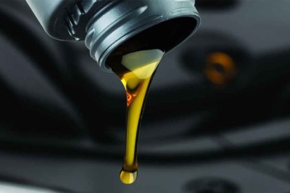 Замена масла в автомобиле: периодичность и особенность выполнения