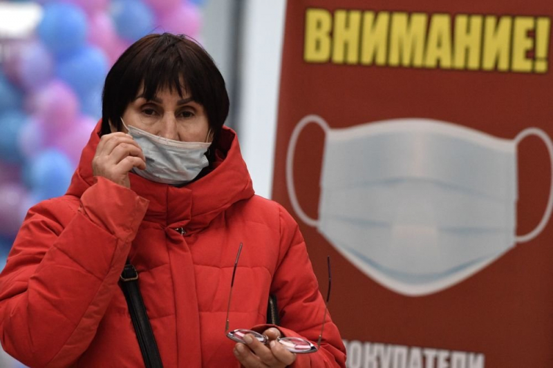 Эпидемиолог: В РФ "омикрон" может вести себя иначе, чем в других странах