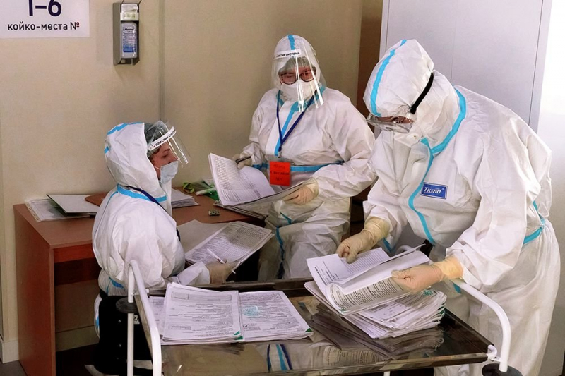 За сутки в России госпитализировали 14 324 человека с COVID-19